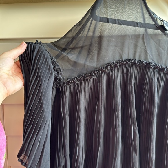 Black Formal Blouse! 🖤 - Picture 2 of 5